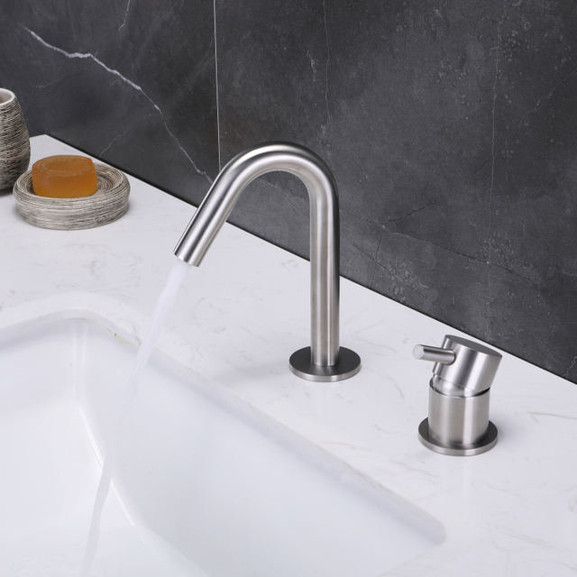 Grifo de lavabo de baño con manija separada de dos orificios de oro cepillado de acero inoxidable 304