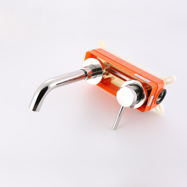 Grifo de lavabo de baño de montaje en pared cromado de acero inoxidable 304 de lujo