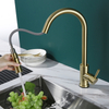 Grifo de cocina moderno con sensor táctil abatible de una sola manija de oro cepillado