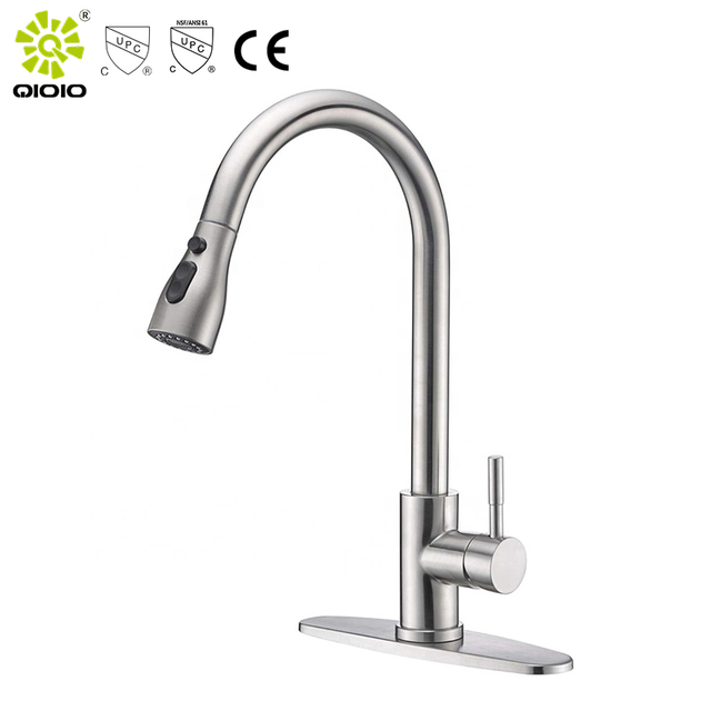 CUPC Grifos de fregadero de cocina de acero inoxidable 304 de una manija de alta calidad con rociador abatible