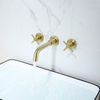 Grifo de doble manija para lavabo de baño con montaje en pared de oro cepillado de acero inoxidable 304 