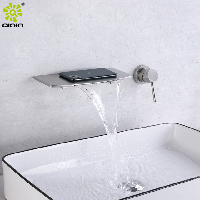 Grifo de baño Grifo oculto montado en la pared Lavabo de acero inoxidable frío y caliente Mezclador de lavabo en cascada