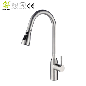 Grifo de fregadero de cocina abatible mixto frío y caliente dorado cepillado moderno