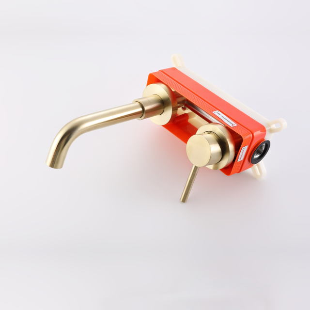 Grifo de lavabo de baño de montaje en pared de oro cepillado de acero inoxidable 304 de lujo