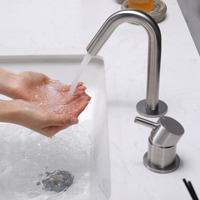 Grifo de lavabo de baño con manija separada de dos orificios de níquel cepillado de acero inoxidable 304