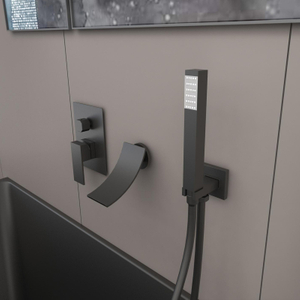 Grifo de bañera en cascada de montaje en pared de acero inoxidable 304 con ducha de mano