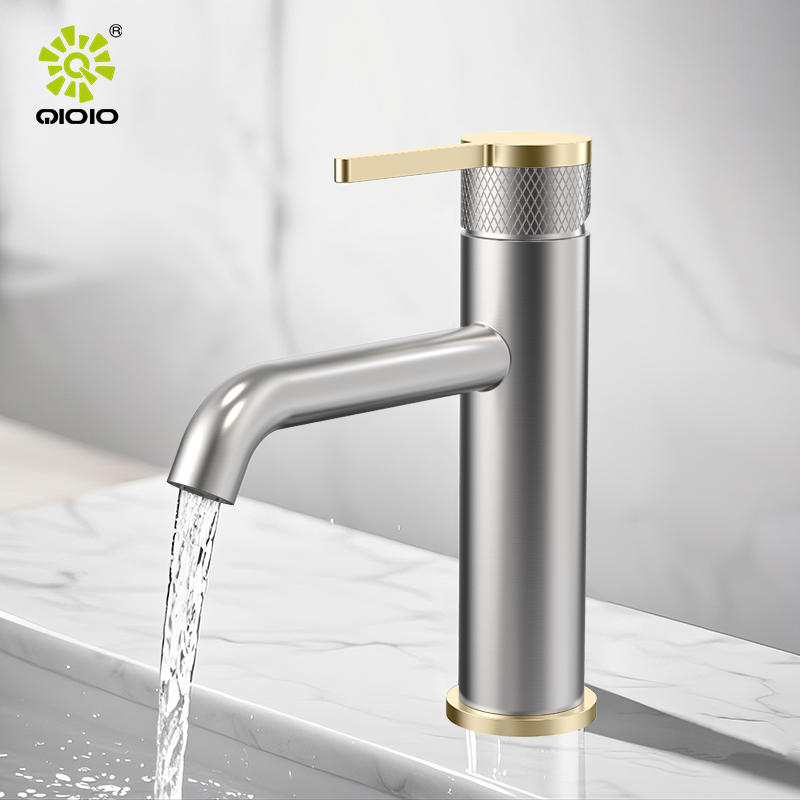 grifo mezclador de agua para ba&ntilde;o 