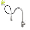 Grifo de fregadero de cocina abatible mixto frío y caliente dorado cepillado moderno